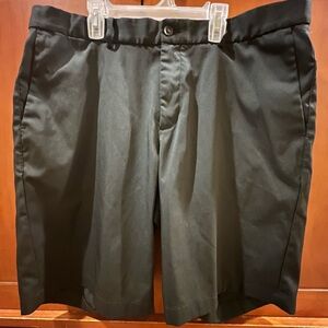 MENS NIKE GOLF SHORTS
DRIFIT SIZE 36
CHARCOAL
LOGO BACK RIGHT HIP